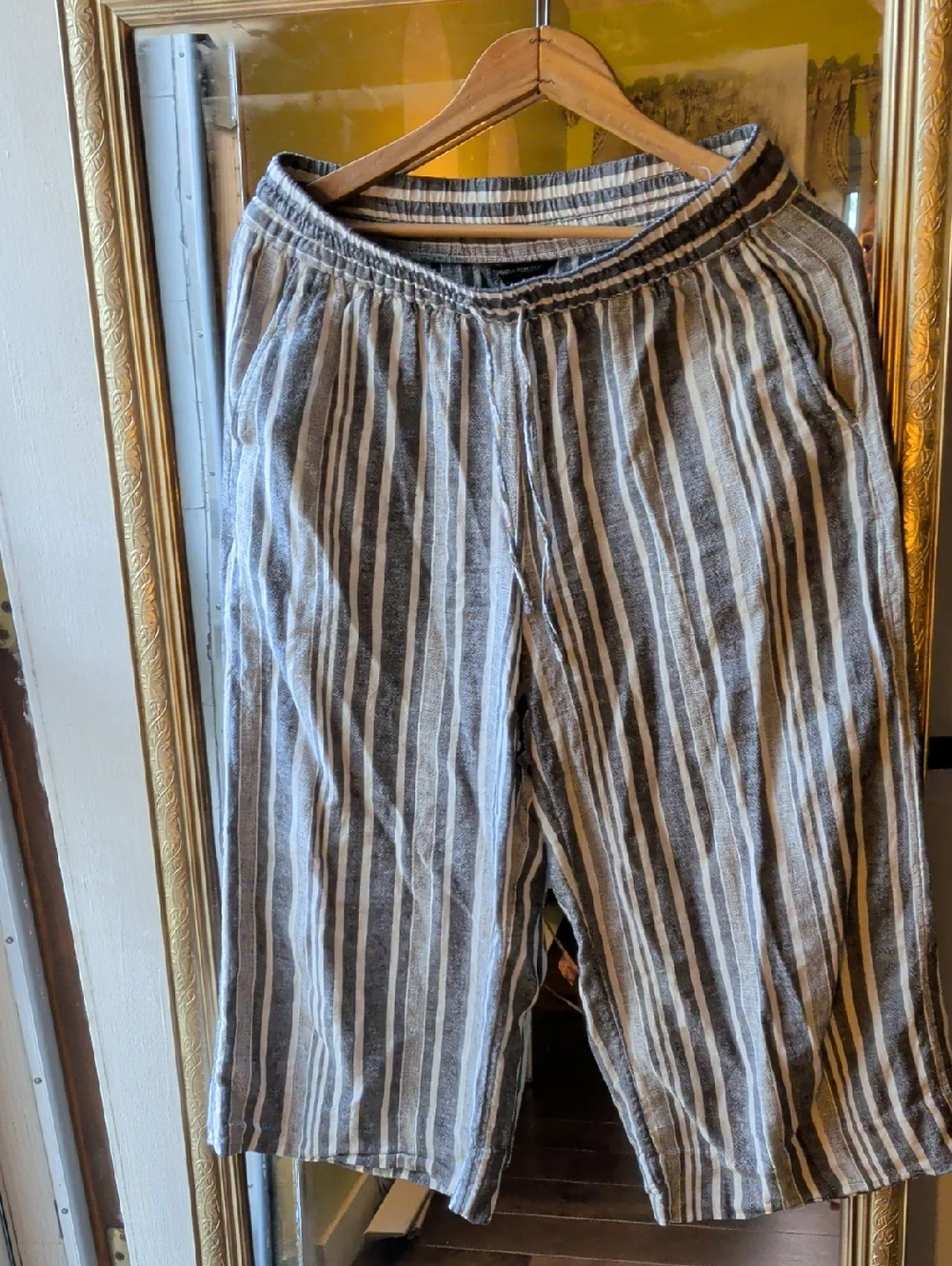 Striped Casual Women's Elastic-Waist Pants - Gray & White Wide Leg Crop